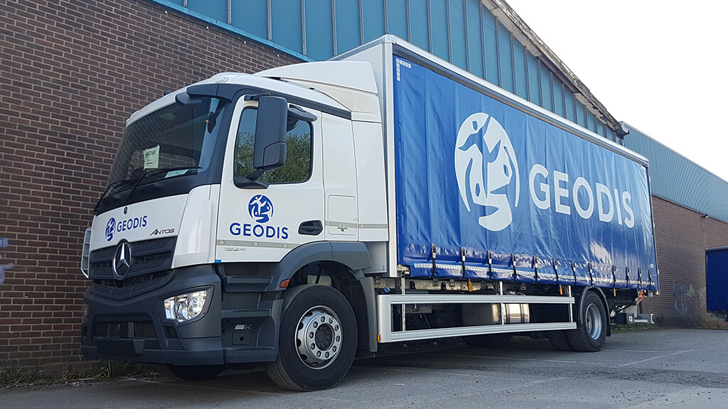 Renault Premium 370 26 Tonne Curtain Side Truck For Sale Hgv Traders Powered By The Trade